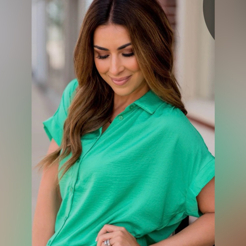 JODIFL Short Sleeve Button Down Shirt - Picture 2 of 4